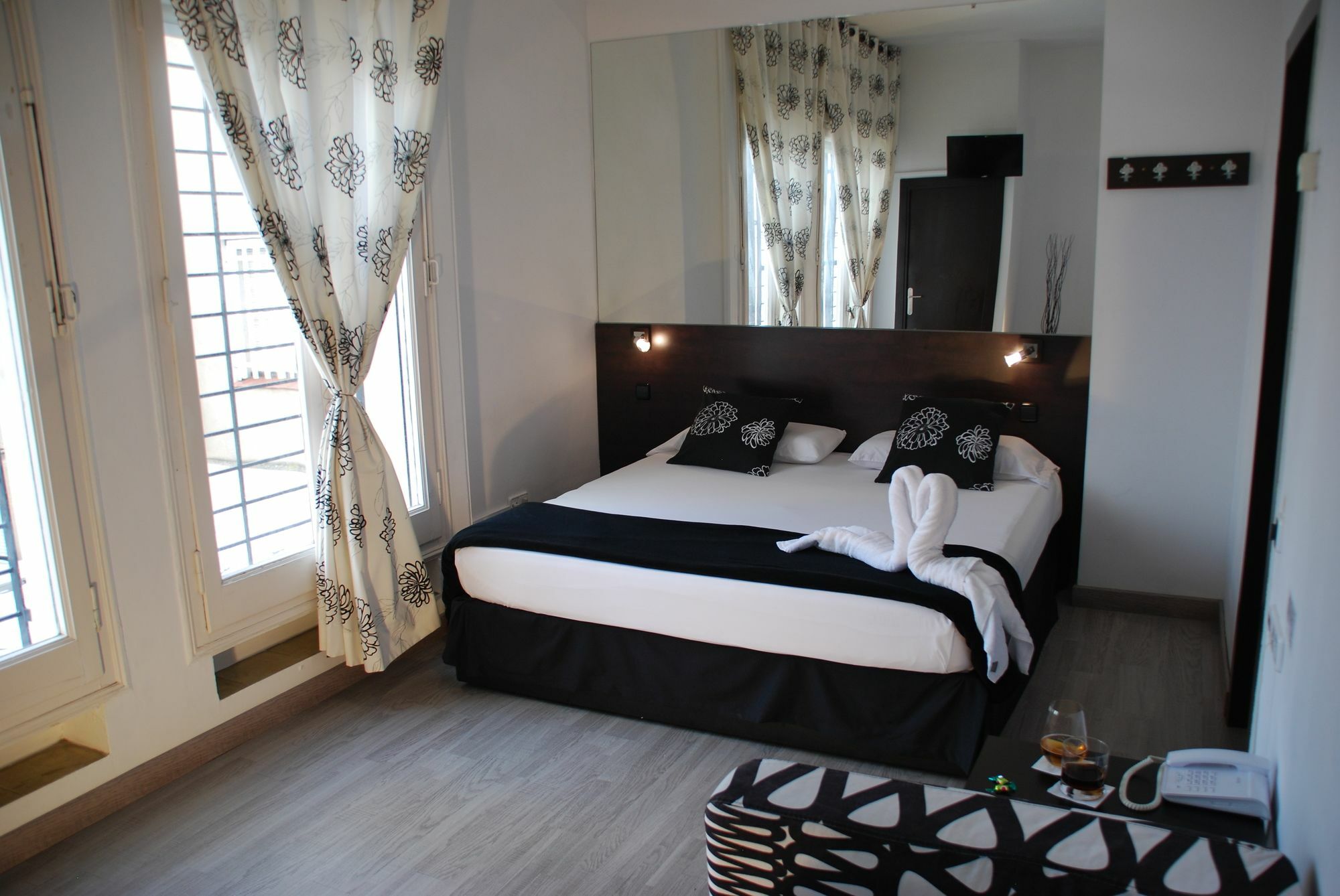Hotel Casita Amarilla Barselona Dış mekan fotoğraf